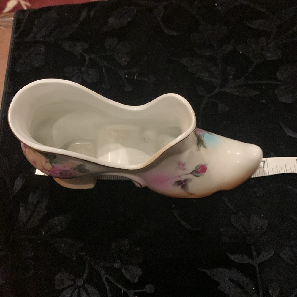 Beautiful vintage shoe with flowers 7 inches - Picture 4 of 8